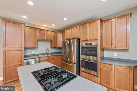 25840 Commons Sq, Chantilly, VA 20152 photo 4