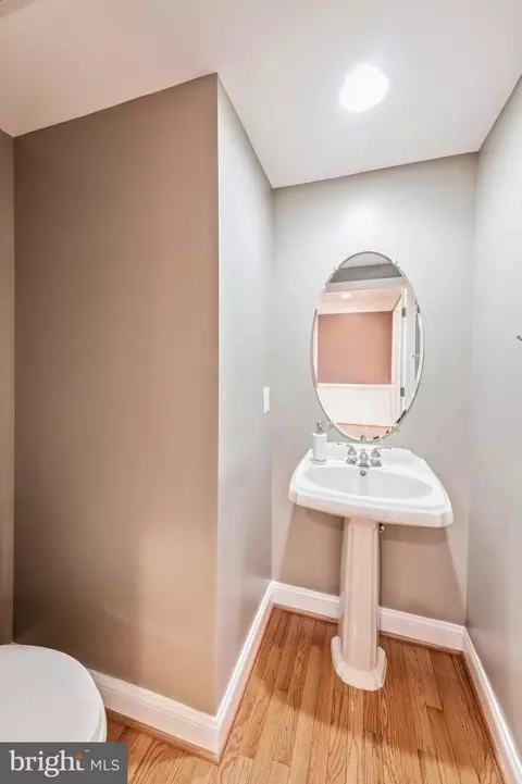 25840 Commons Sq, Chantilly, VA 20152 photo 15