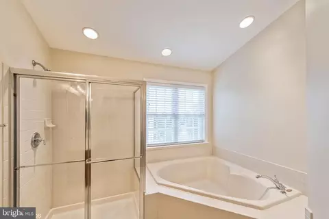 25840 Commons Sq, Chantilly, VA 20152 photo 19