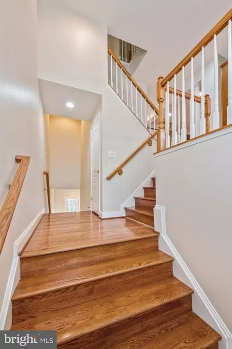 25840 Commons Sq, Chantilly, VA 20152 photo 7