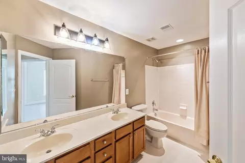 25840 Commons Sq, Chantilly, VA 20152 photo 21