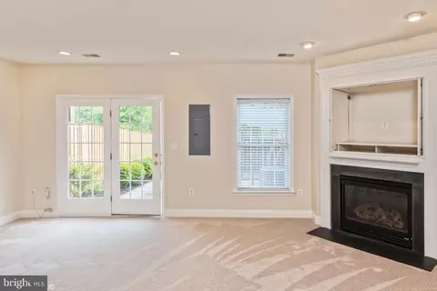 25840 Commons Sq, Chantilly, VA 20152 photo 25