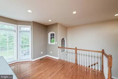 25840 Commons Sq, Chantilly, VA 20152 photo 8
