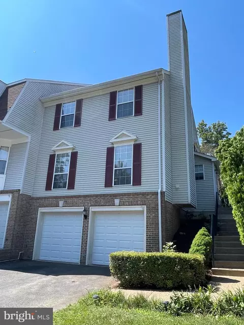 100 Waltham Ct, Sterling, VA 20165