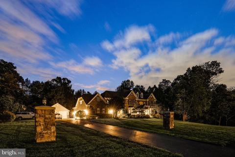 26986 Roan Ct, Chantilly, VA 20152