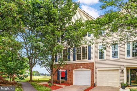 25563 Gwynneth Sq, Chantilly, VA 20152
