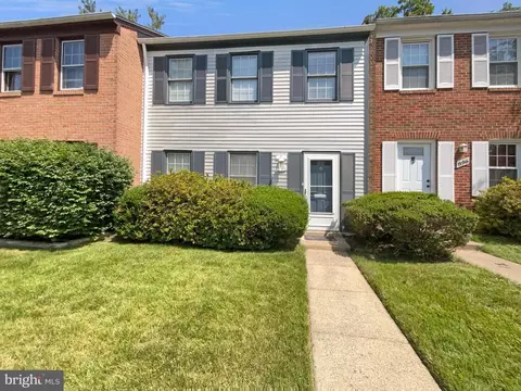 894 Holborn Ct, Sterling, VA 20164