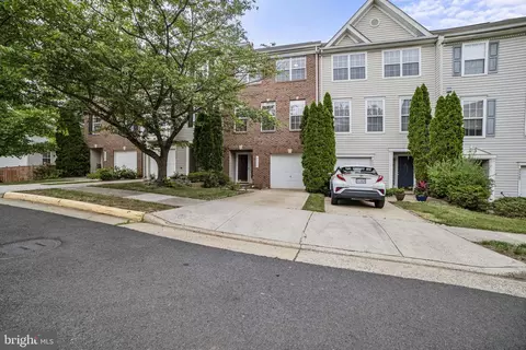 45551 Lakemont Sq, Sterling, VA 20165