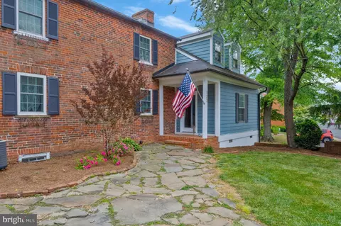 123 Clubhouse Dr SW #123, Leesburg, VA 20175