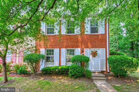 910 Holborn Ct, Sterling, VA 20164