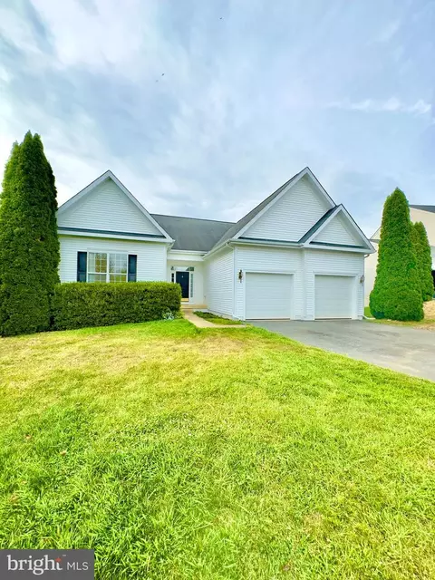 35918 Newberry Crossing Pl, Round Hill, VA 20141