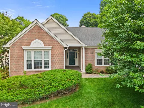 46547 Cedarhurst Dr, Sterling, VA 20165