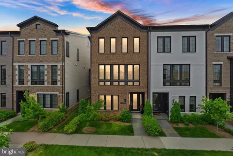 20291 Savin Hill Dr, Ashburn, VA 20147