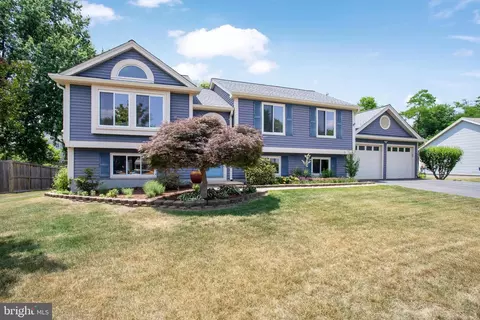 22212 Stablehouse Dr, Sterling, VA 20164