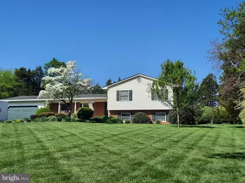19887 Smith Cir, Ashburn, VA 20147