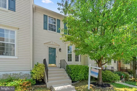 588 Kalmia Sq NE, Leesburg, VA 20176