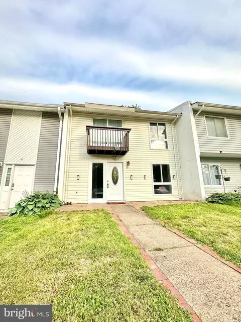 136 N Cottage Rd, Sterling, VA 20164