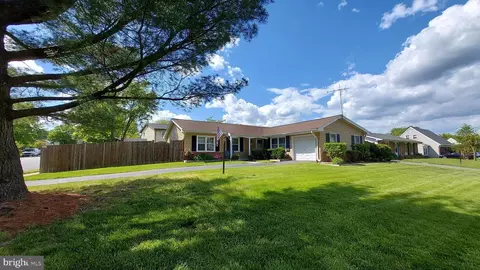 1403 E Maple Ave, Sterling, VA 20164