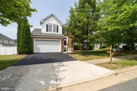 13 Stocks St, Lovettsville, VA 20180