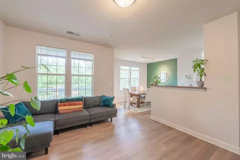 42539 Mayflower Ter #202, Brambleton, VA 20148