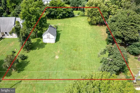 11 B S Locust, Round Hill, VA 20141