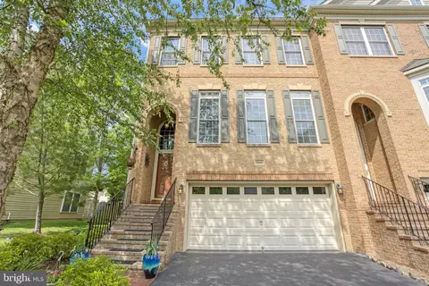 25890 Commons Sq, Chantilly, VA 20152