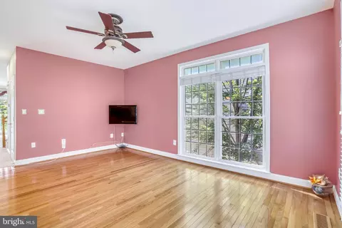 25890 Commons Sq, Chantilly, VA 20152 photo 14