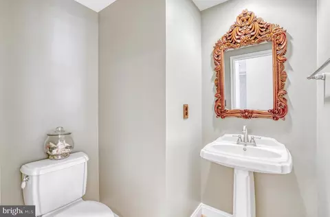 25890 Commons Sq, Chantilly, VA 20152 photo 28