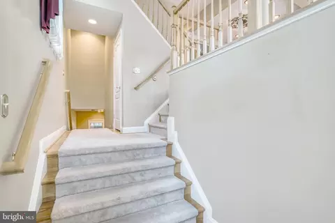 25890 Commons Sq, Chantilly, VA 20152 photo 3