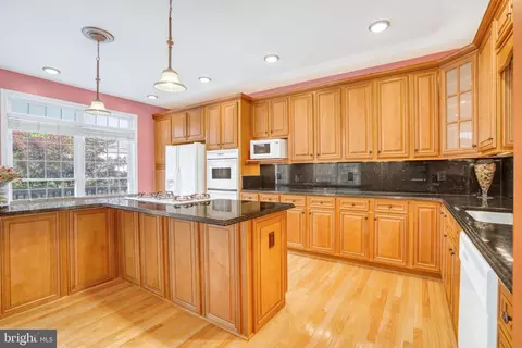25890 Commons Sq, Chantilly, VA 20152 photo 11
