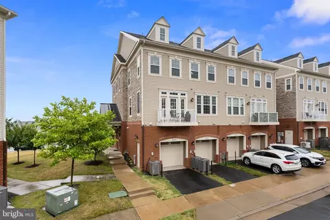 42561 Sunset Ridge Sq, Ashburn, VA 20148