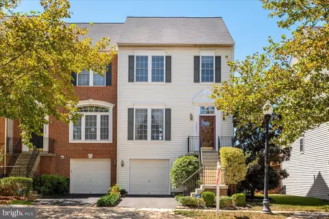 42963 Golf View Dr, Chantilly, VA 20152