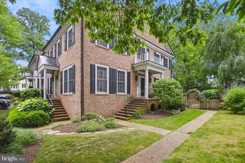 8 Piedmont Dr, Middleburg, VA 20117