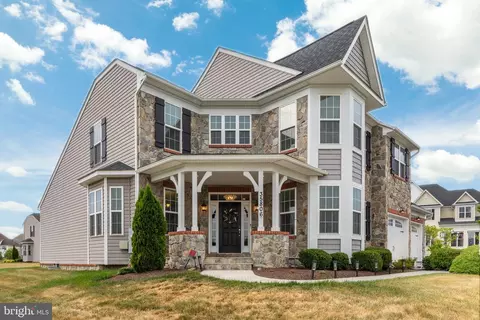 35806 Park Fields Ln, Round Hill, VA 20141
