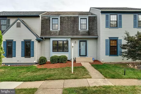 7 Jermyn Ct, Sterling, VA 20165