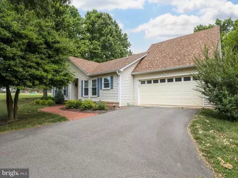 311 Foxridge Dr SW, Leesburg, VA 20175