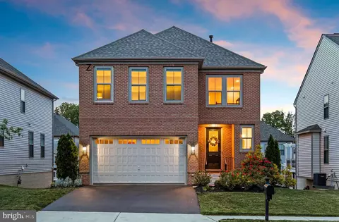 42404 Leeds Field Dr, Chantilly, VA 20152