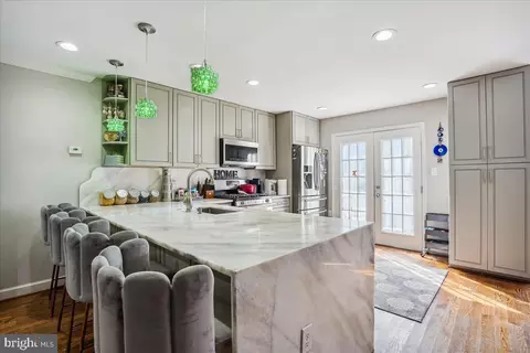 21202 Winding Brook Sq, Ashburn, VA 20147