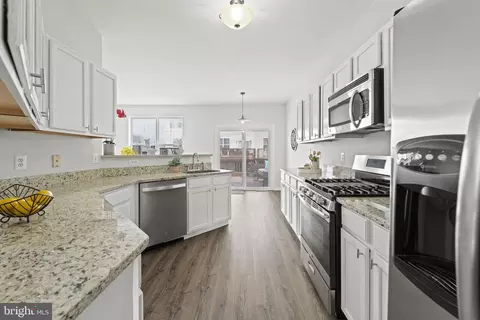 43516 Jubilee St, Chantilly, VA 20152