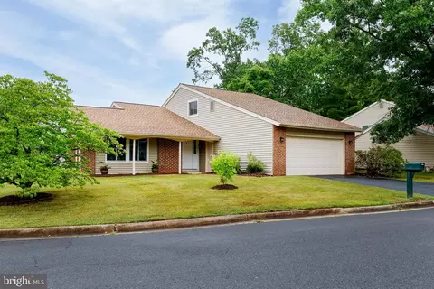 431 Avondale Dr, Sterling, VA 20164