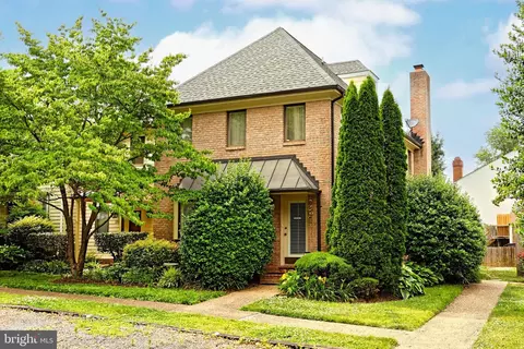 208 E Marshall St E, Middleburg, VA 20117