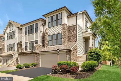 23566 Epperson Sq, Brambleton, VA 20148