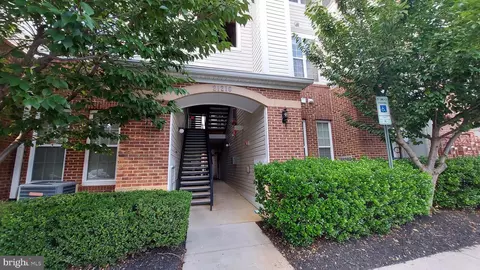21210 Mcfadden Sq #304, Sterling, VA 20165
