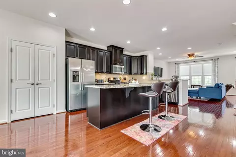 25683 Clairmont Manor Sq, Aldie, VA 20105