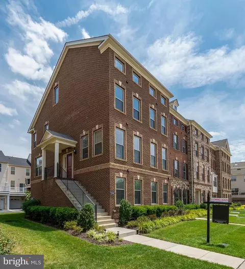 22661 Naugatuck Sq, Ashburn, VA 20148