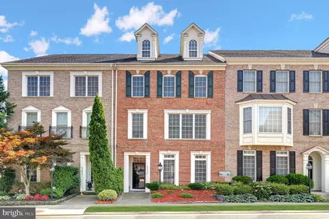 42477 Regal Wood Dr, Brambleton, VA 20148