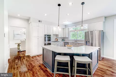 42981 Coolspring Ln, Ashburn, VA 20147 photo 2