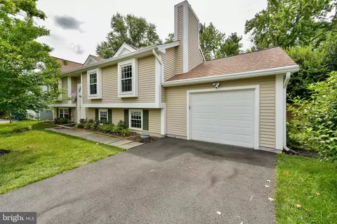 22181 Stablehouse Dr, Sterling, VA 20164