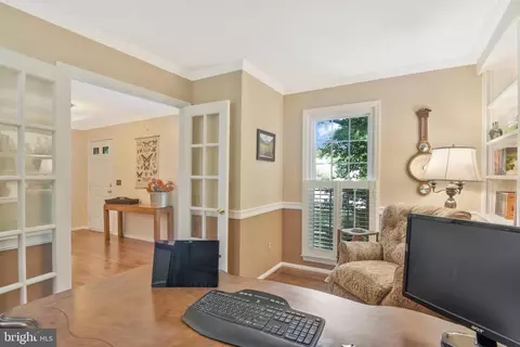 2 Clapham Ct, Sterling, VA 20165 photo 4