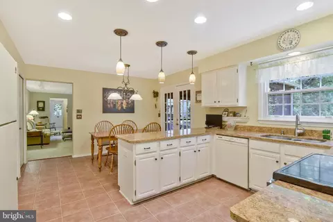 2 Clapham Ct, Sterling, VA 20165 photo 14